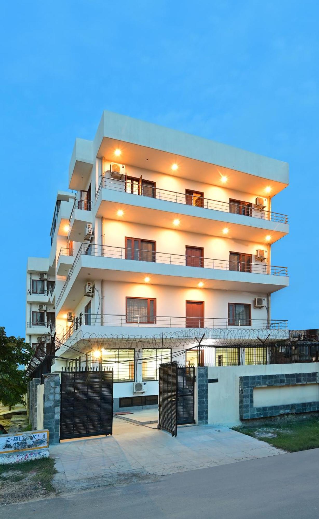 Hotel The York - Couple-Unfriendly Hotel Noida Exterior foto